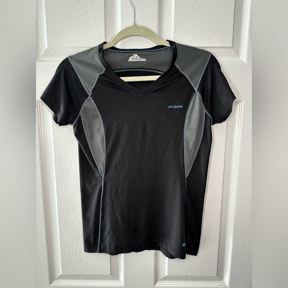 Women’s Columbia Omni Freeze SS V Neck Activewear T Shirt Small Running Biking - Picture 1 of 8